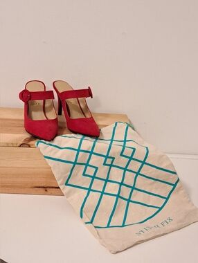 Unisa Red Suede Pointed Mary Jane Kitten Heels with Round Buckle Misses 6.5